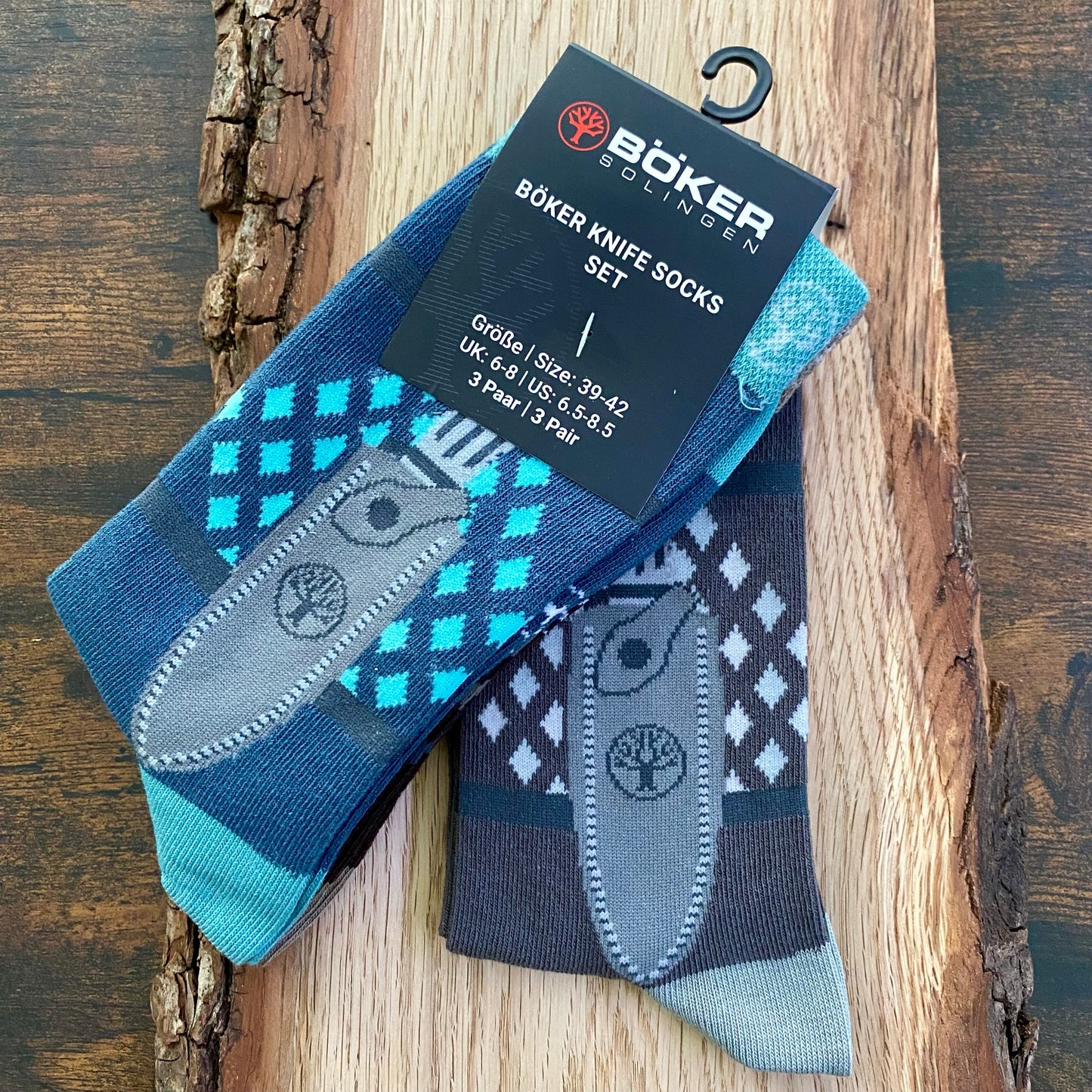 3er-Set Herrensocken mit Messermotiv.