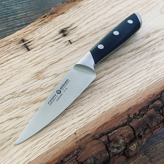 Spickmesser aus der Kochmesser-Serie Forge von Böker Solingen.
Materialien Edelstahl und Spezialkunststoff.