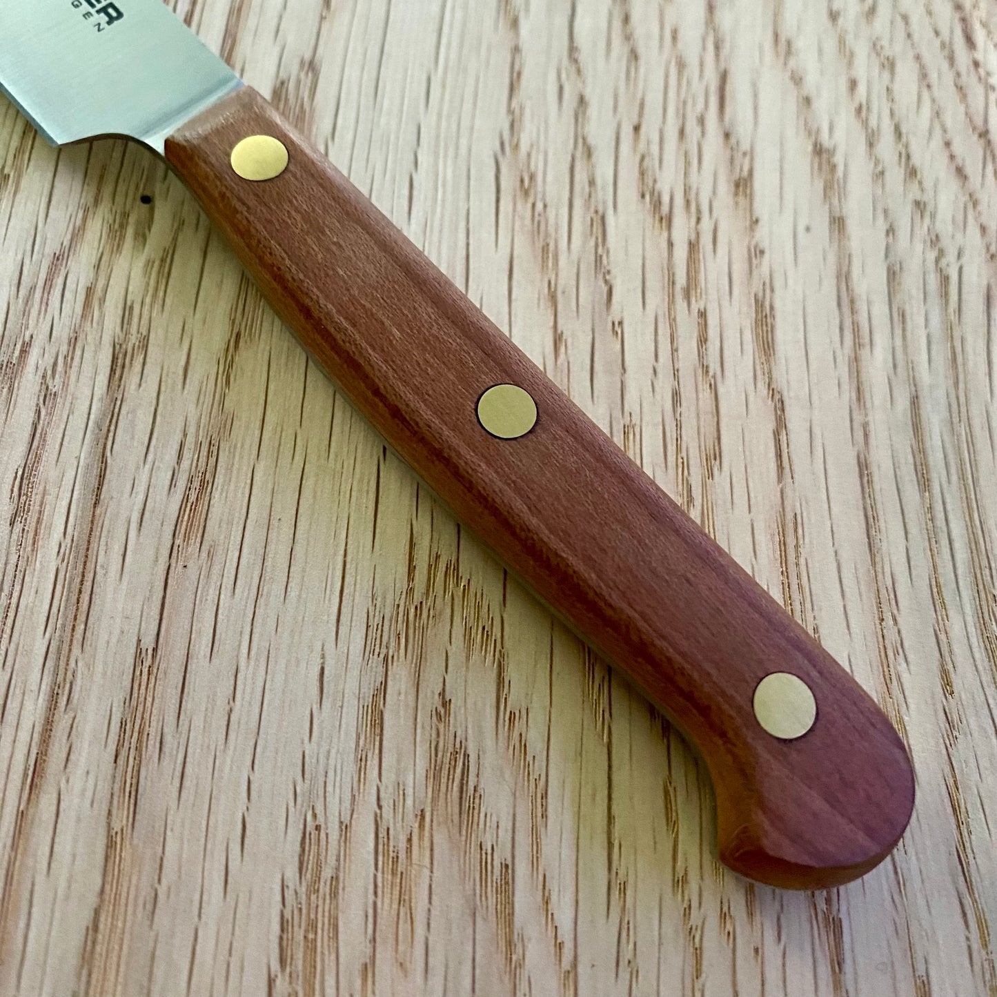Kleines Spickmesser aus der Böker Cottage-Craft Serie. Griff aus Pflaumenholz.