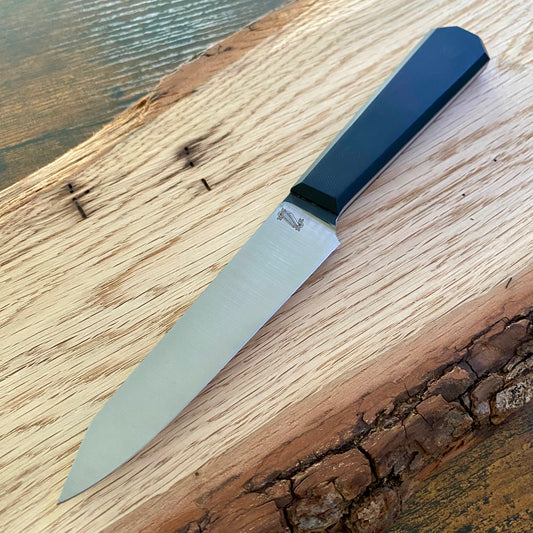 Handgefertigtes Steakmesser von Alb Knives. Materialien Kohlenstoffstahl und G10.