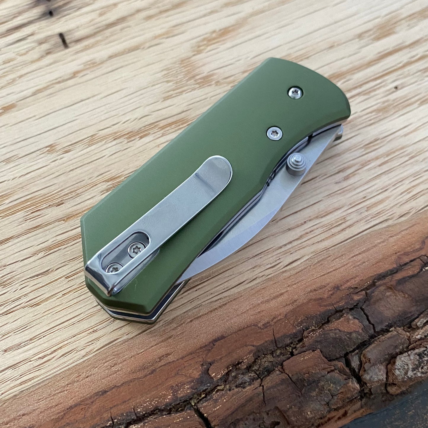Taschenmesser Lefti aus Aluminium grün.