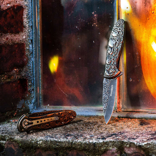Das Dia de los Muertos von Böker Magnum mit verzierter Klinge. So düster wie der Tag der Toten selbst.