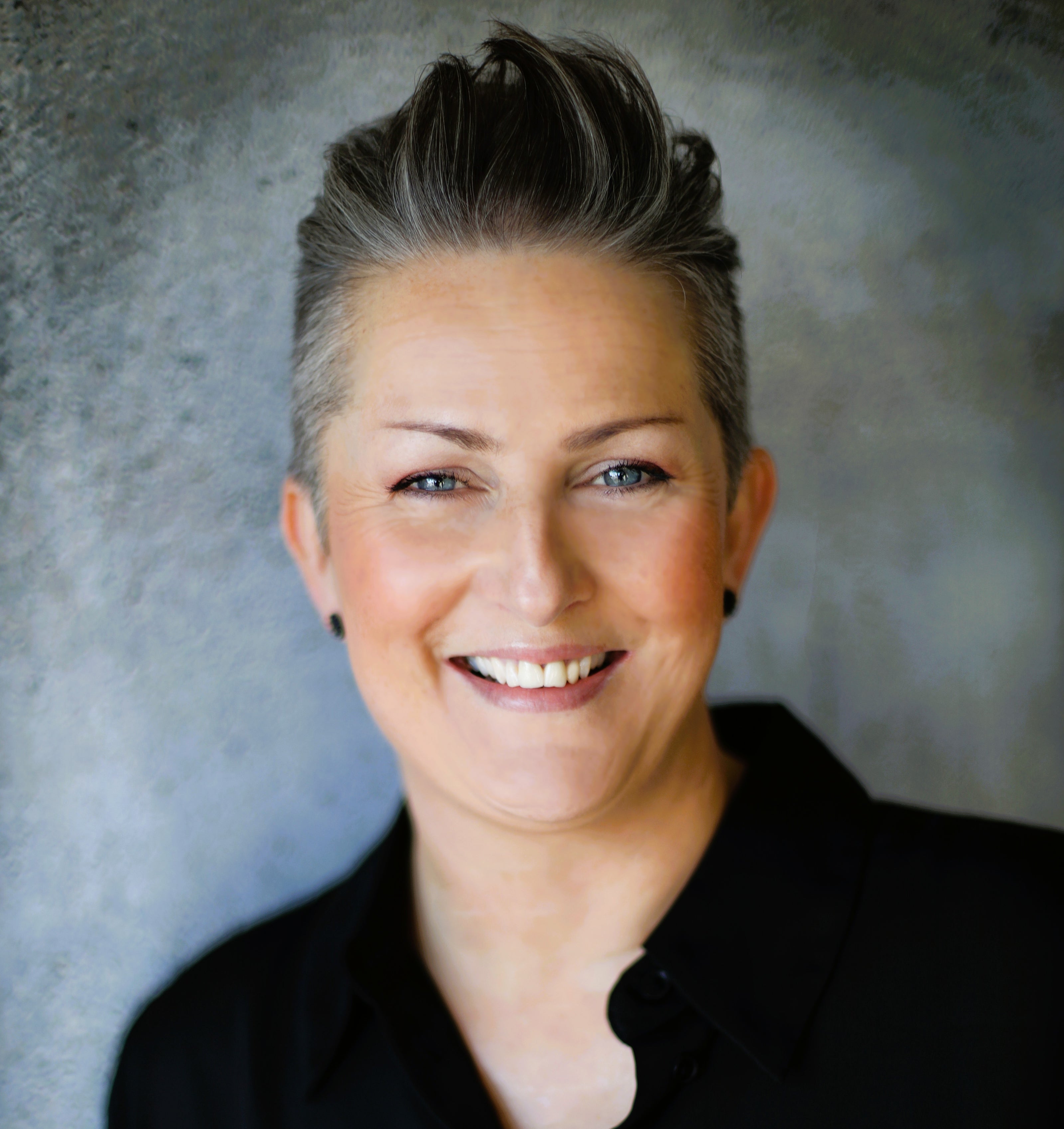 Anja Halbauer-Riedel
Inhaberin Klingen Garage
Messerladen in Gerstetten mit Schleifservice für Messer, Scheren und Gartengeräte
Messer online kaufen