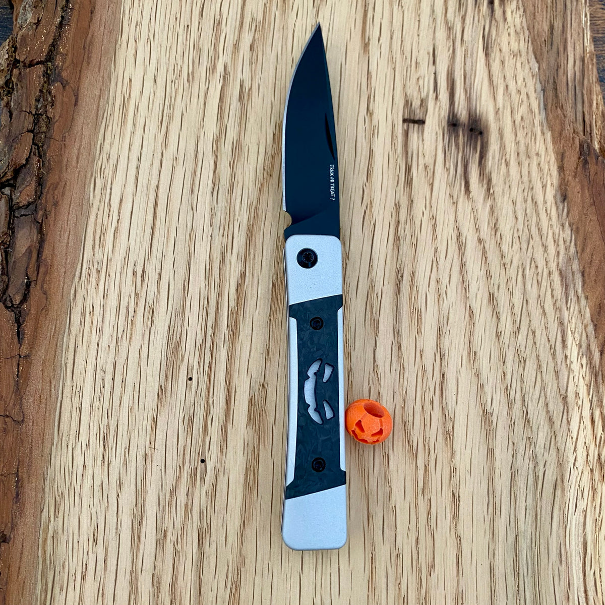 Taschenmesser
Kizer Little Grand Nitro-V Aluminum CF Halloween