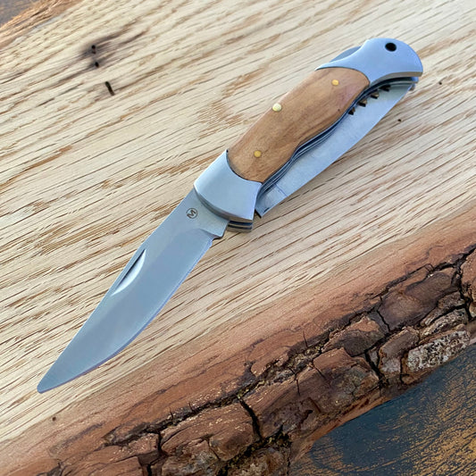 Kindermesser mit abgerundeter Klinge und Säge, Griffschalen aus Holz.